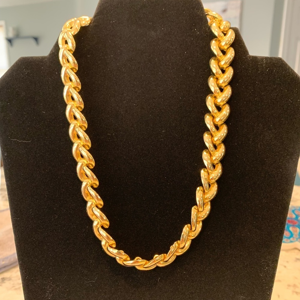 Gold tone large link‎ necklace